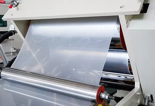 Kalıp tomonidan ekstrüzyon qilingan xom ashyoni plastinka shakliga bosuvchi va hosil qilish uchun sovutish uchta rulonli qism; uchta tsilindrni qiyshiq uchta roliklar, oddiy tuzilish, oson ishlatish va texnik xizmat ko'rsatish.