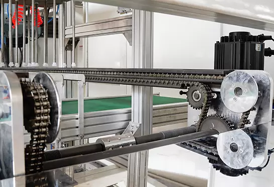 Tishli zanjir 65#Mn dan yasalgan bo'lib, varaqni tashishga yordam beradi. Suv sovutgichli alyuminiy relslar, suvni tejash.