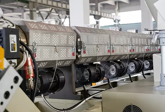 Plastmassa isitish qismi: plastmassa materialni isitish; Filtrdan so'ng materialni ekran almashtirgichga chiqarib tashlang. Optimal qattiqlik, kuchli korroziyaga chidamlilik va uzoq xizmat muddati bilan.