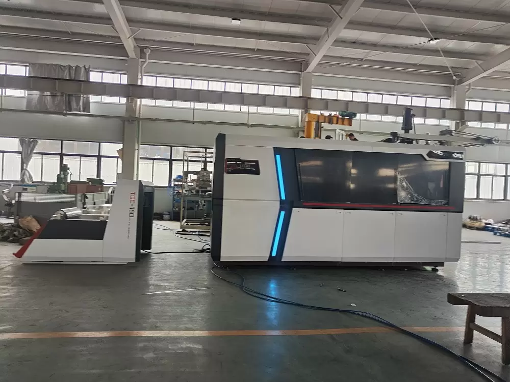 Avtomatik servo plastik stakan termoformlash mashinasi Avtomatik servo plastik stakan termoformlash mashinasi